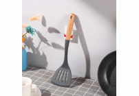 Лопатка кухонная силиконовая с прорезями 33*9,3см (307 189)